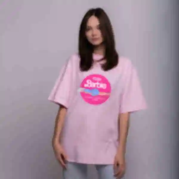 Футболка OVERSIZE №5 • Барбі з Екзистенційною кризою, світло-рожева