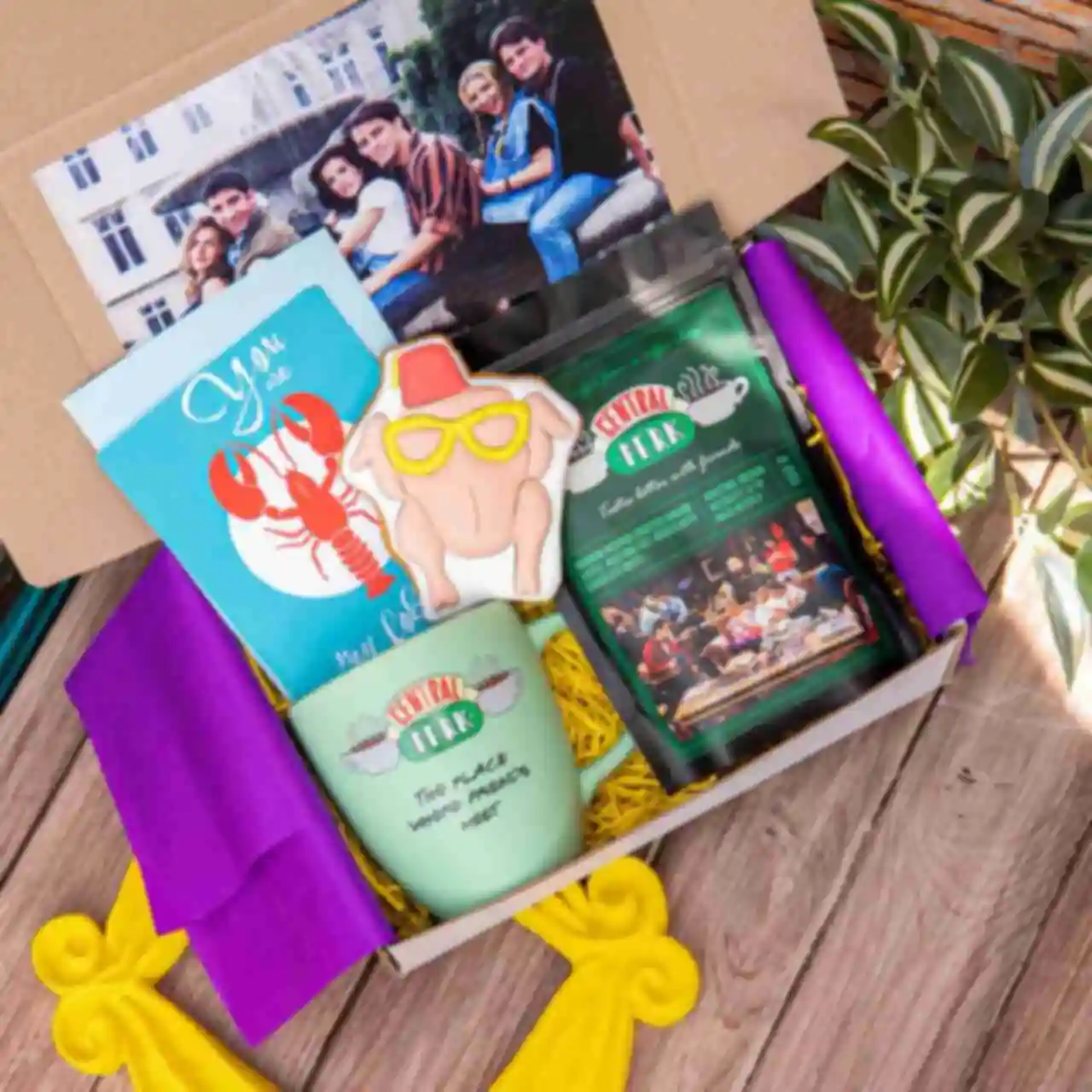 Бокс Друзі • Present from Central Perk • Подарунковий набір для фаната серіалу Friends