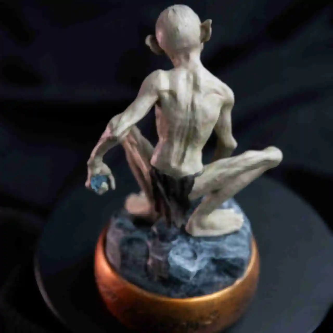 Фигурка Голум ⦁ Статуэтка Gollum по фильму Властелин Колец ⦁ Сувениры и подарки фанату The Lord of the Rings ПРЕДЗАКАЗ. Фото №1